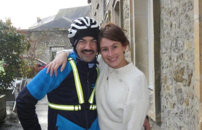 He cycles from Puy-de-Dôme to Carentan to raise awareness about Alzheimer's disease