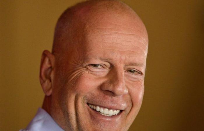 for Thanksgiving, Bruce Willis appears smiling alongside his daughters