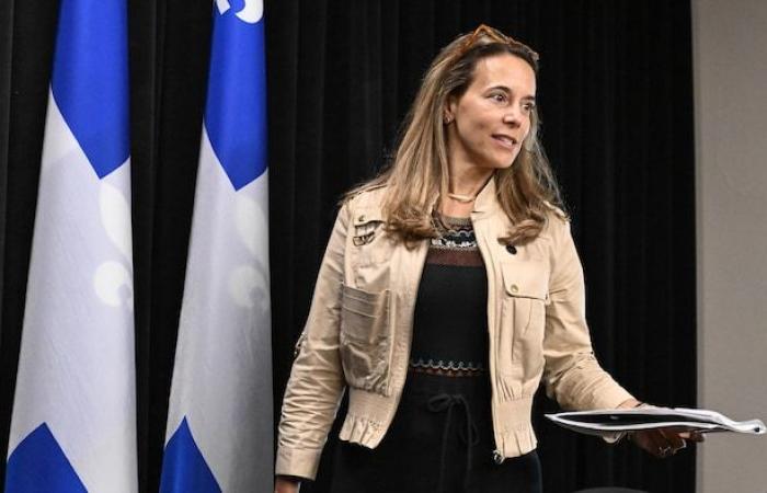 Minister Duranceau booed at a summit on homelessness in Quebec