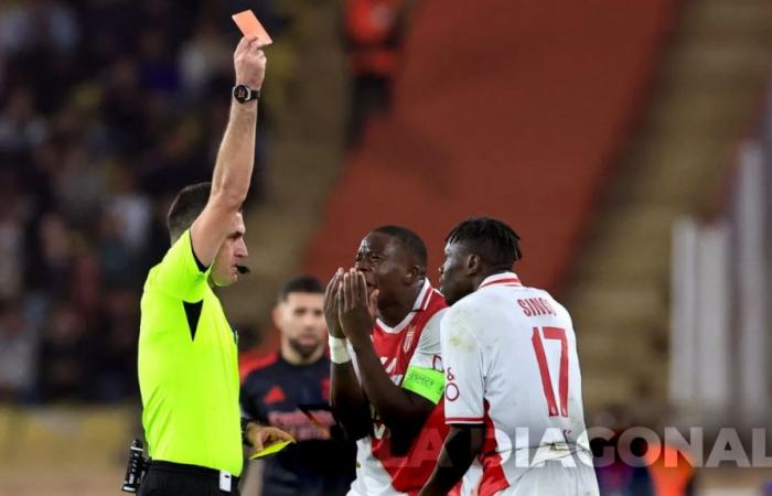 A former referee denounces “incoherent management” during Monaco-Benfica