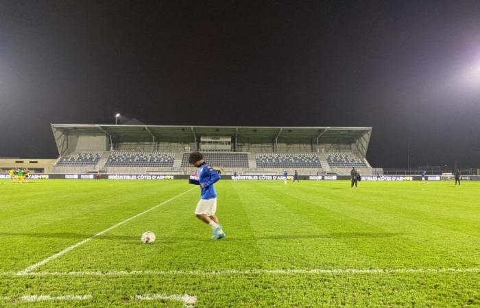 Direct. Football (French Cup). Saint-Brieuc faces Saint-Malo in the 8th round