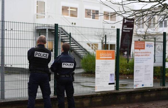 Two suspects in police custody after an explosion in the toilets of a college in Angers