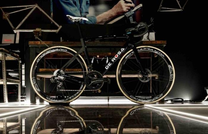 Presentation of the 2025 bike (De Rosa Settanta SuperBlack)