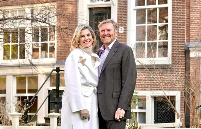 The Dutch royal family poses with their dog in the Amsterdam beguinage for the traditional end-of-year photo shoot