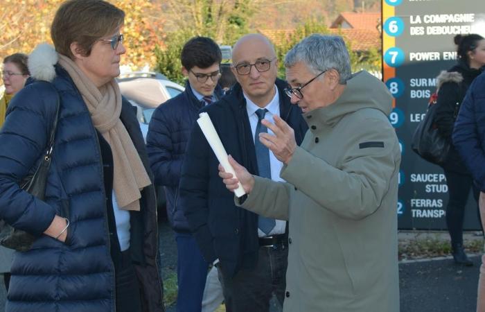 What is this artisan center recently inaugurated in Dordogne?