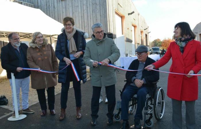 What is this artisan center recently inaugurated in Dordogne?