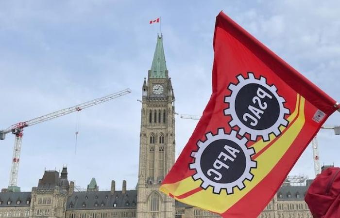 Union fears Ottawa will stop contributing to civil servants’ pension fund