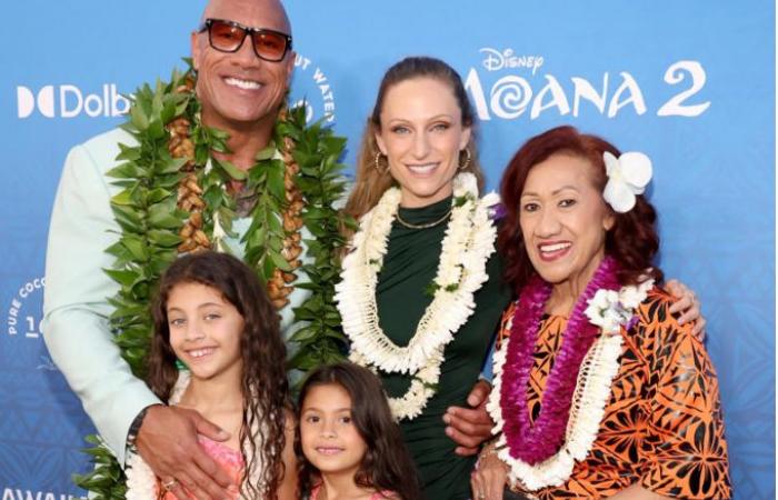 Dwayne Johnson and his mother dance for the premiere of “Moana 2”