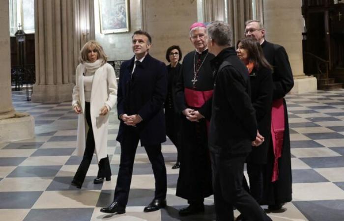 In a white coat, big scarf and mittens, Brigitte Macron makes a remarkable appearance at Notre-Dame de Paris: Femme Actuelle Le MAG