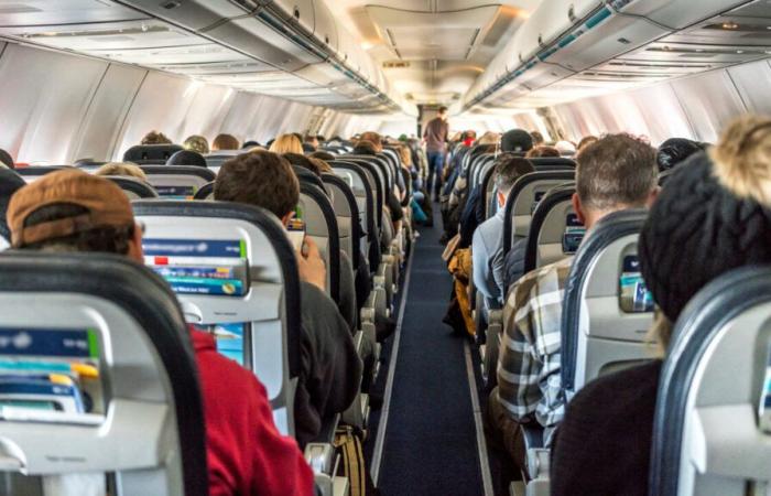 a hundred high school students from Île-de-France stuck for hours on a plane