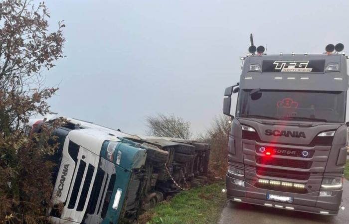 In Morbihan, a truck lies in the ditch, the driver comes out of the window and leaves