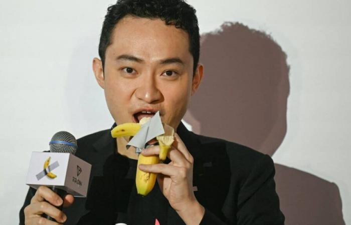 He eats the $8.6 million banana: “It’s really very good,” comments the millionaire buyer of the controversial work of art