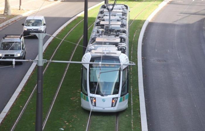 Paris: a cyclist between life and death after being hit by a tram