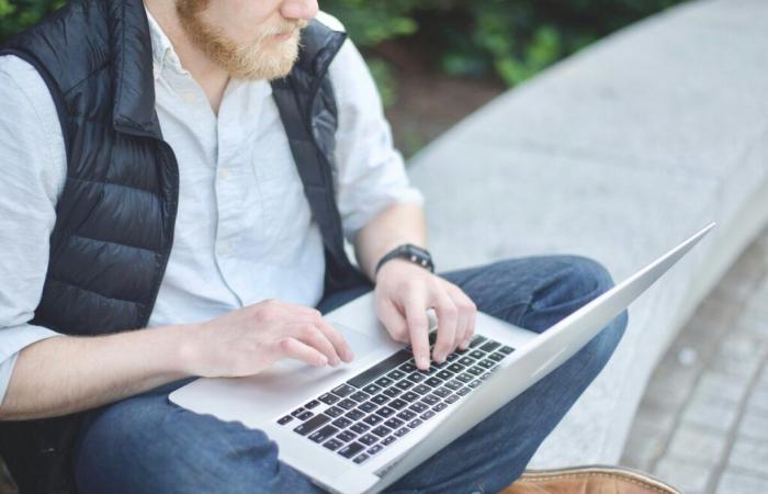 He goes too far in confiding his misfortunes, the head of the online advice section the fire