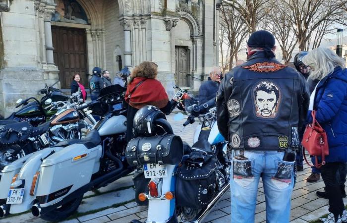 fans of the rocker honor his memory in a church