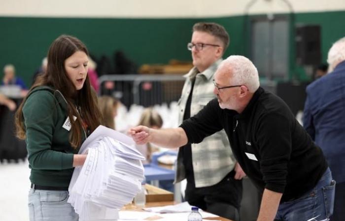 In Ireland, the complex counting of the suspense legislative election ballot has begun