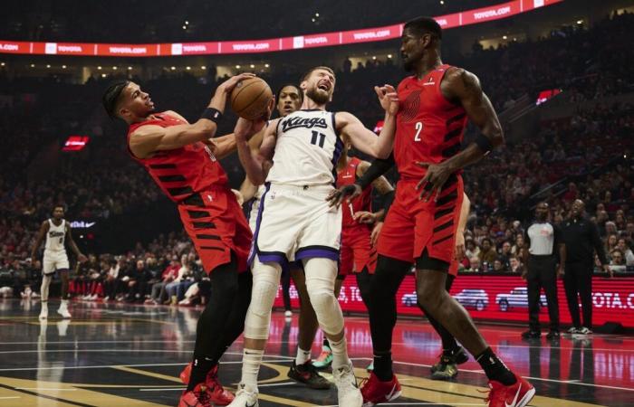 Deandre Ayton, Trail Blazers breeze past Kings