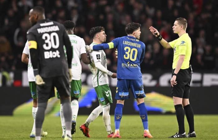 ASSE: the referee responds to Cafaro for his red card against Rennes