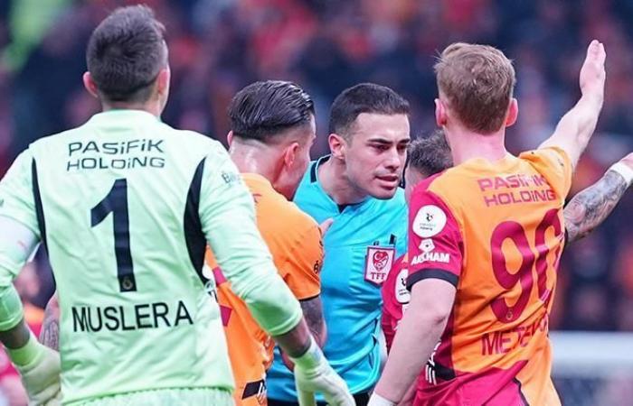 Penalty and red card controversy in Galatasaray – Eyüpspor match! Muslera got very angry, ran to the referee and…