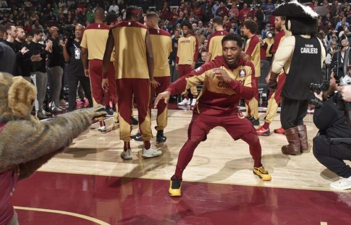 Donovan Mitchell’s fourth-quarter heroics give Cavs 115-111 win over Celtics