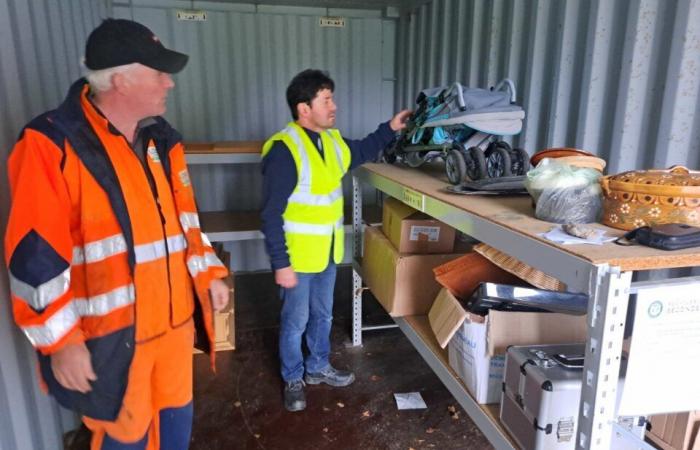 this recycling center has a special box for recoverable items