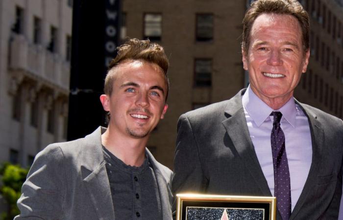 “He still checks in on me”: “Malcolm” star Frankie Muniz is still in touch with his “dad” Bryan Cranston