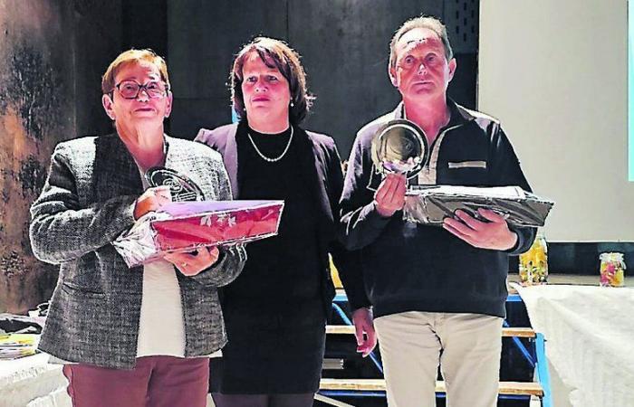 Saint-Santin. The town presented awards as part of the volunteers' tour of Aveyron