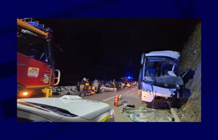 at least three dead and several seriously injured in a bus accident