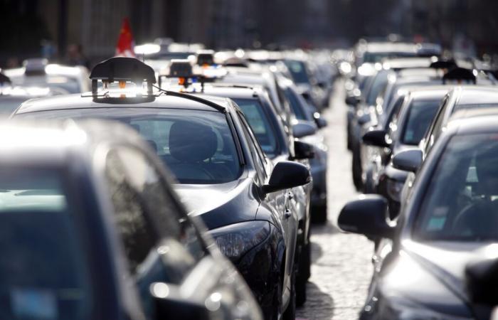 why are taxis on strike this Monday?