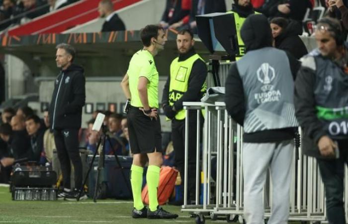 Coaches soon authorized to challenge VAR decisions?