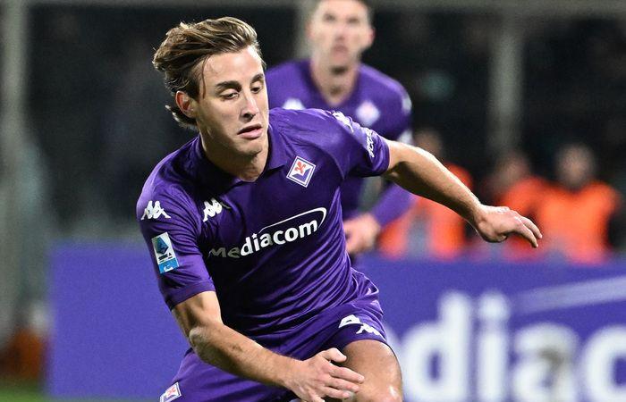 Illness on the pitch for Bove. The Viola midfielder suddenly collapsed to the ground in the 16th minute – Football