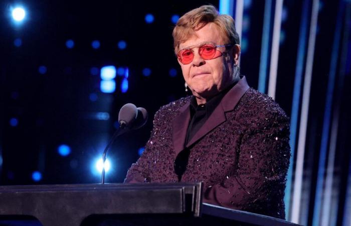 Elton John lost his sight and was unable to watch his own musical “The Devil Wears Prada”