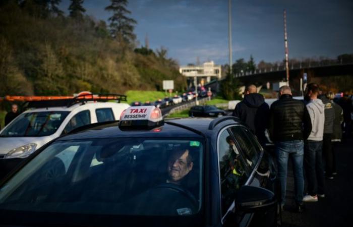 Transport of the sick: several hundred taxi drivers demonstrate around Lyon – 02/12/2024 at 10:35