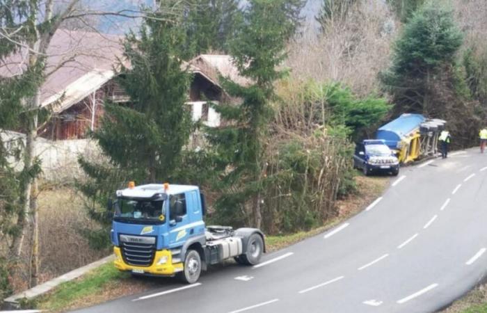 a truck loses its trailer and rolls over on the side