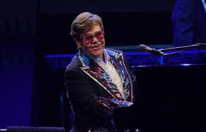 Elton John reveals he went blind