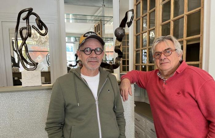 Cognac: sculptor Jacky Cognolato installs his works in an office, which has become a temporary gallery