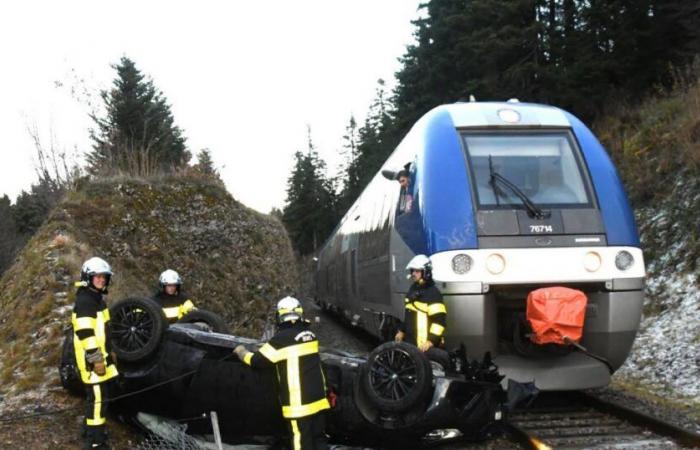 Doubs. The car ends up on its roof and almost gets hit by a train at Longemaison