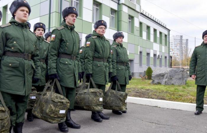 Russia prepares to deploy 300,000 additional troops to Ukraine