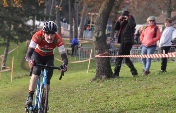 Cyclo-cross: William Millat ahead of his brother Adrien on the heights of Le Creusot