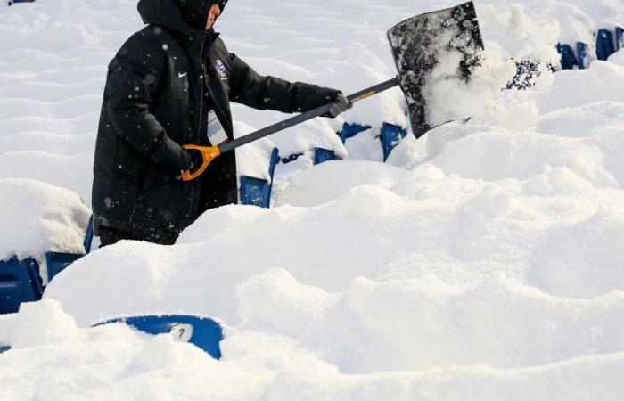 Lake-effect snowstorm dumps over 5 feet of snow across Great Lakes paralyzing travel