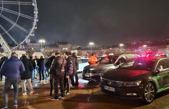 a bivouac at Place Bellecour, the same blockages this Tuesday