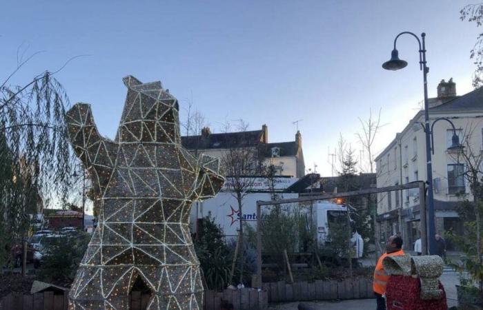 A 5 m giant bear installed at Place Clemenceau, in Mayenne, for the end of year celebrations