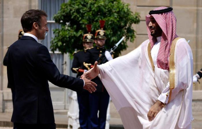 The economic issues at the heart of Emmanuel Macron's visit to Saudi Arabia