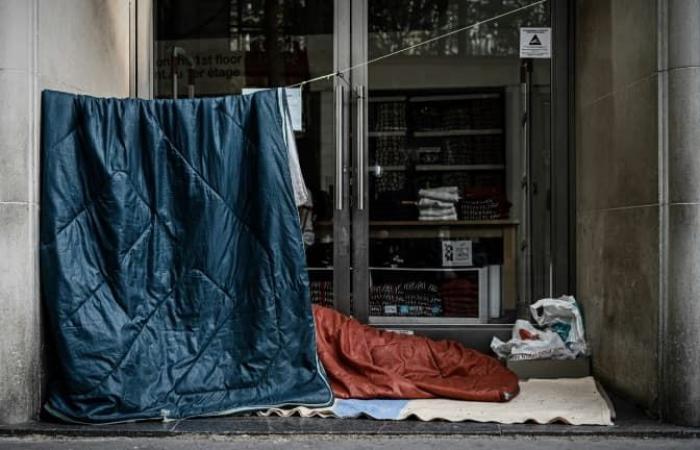 the city of Paris launches its winter plan for the more than 3,000 homeless people