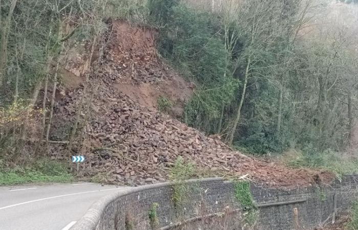 Ardèche: the N102 cut in both directions after a landslide