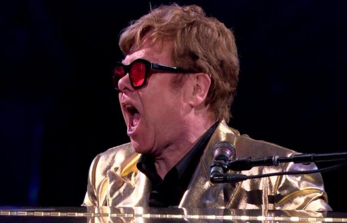 Elton John became blind, his vacation in France had something to do with it