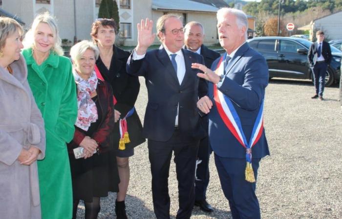 François Hollande visiting the Hautes-Alpes before the motion of censure