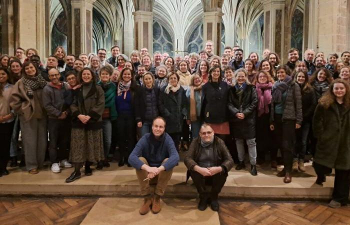 after years on the cathedral construction site, the choir of companions is preparing a unique performance