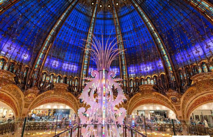 10 great Christmas photo spots in Paris 2024 to enjoy the magical illuminations