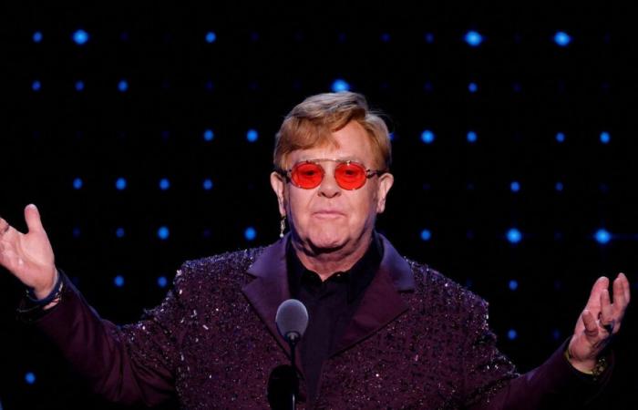 “I lost my sight”: Elton John says he is unable to watch his new musical